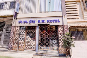Property entrance - Fabhotel Nm (Mumbai)