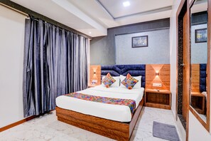 Family Room | Egyptian cotton sheets, premium bedding, in-room safe, free WiFi - Fabhotel Nm (Mumbai)