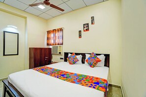 Room - Via Yazhini Hospitality Services (Chennai)