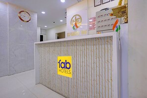 Reception - Fabhotel Elegance Inn (Mumbai)