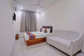 Egyptian cotton sheets, premium bedding, in-room safe, free WiFi - Fabhotel Elegance Inn (Mumbai)