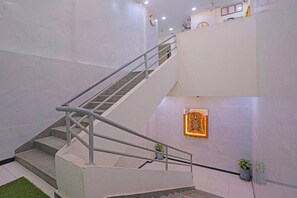 Lobby - Fabhotel Elegance Inn (Mumbai)