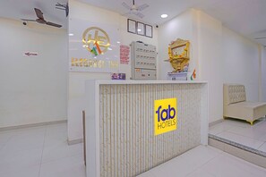 Reception - Fabhotel Elegance Inn (Mumbai)