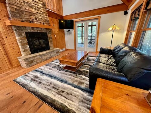 Cozy Cabin In The Pines