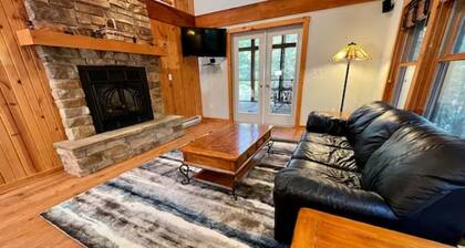 Cozy Cabin In The Pines