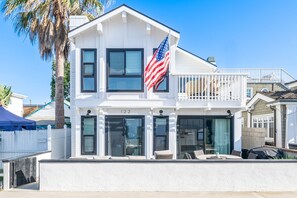 Exterior - Remodeled Beach House, 1/2 Block to Beach (Newport Beach)
