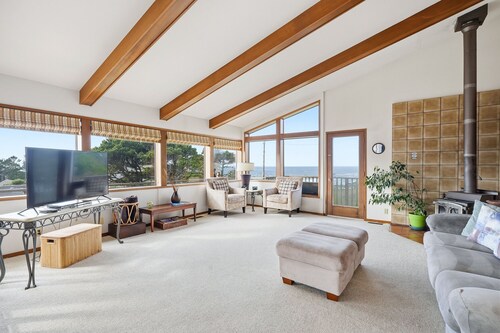 Cliffside Retreat Near Beach Access