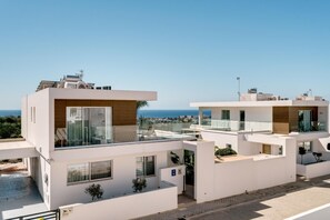 Exterior - Villa Elite Blu Breeze by Ezoria Villas (Ayia Napa)