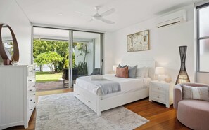 5 bedrooms, iron/ironing board, free WiFi, bed sheets - Vita by Khove (Palm Beach)