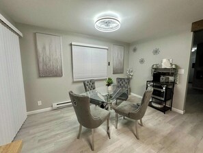 Dining - Peaceful 5-bedroom house with AC in charming Cudahy (Cudahy)