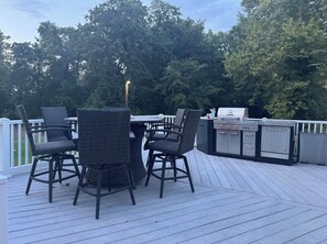 Outdoor dining - Beachfront private rental on Lake Eufaula- sleeps 7 guest and pet-friendly (Longtown)