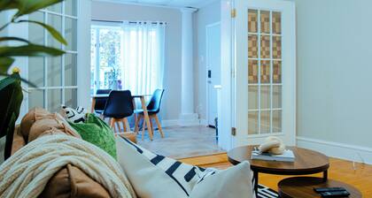 Charming 1Br With French Door Home Theater Screen & Rain Shower