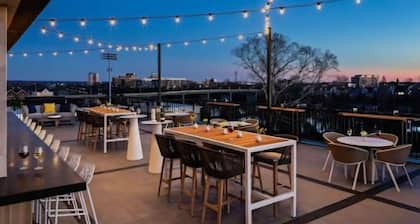 Comfy Condo w/Private Driver for Masters Week! Walk to Riverfront and SRP Park.