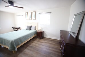 Room - Prime Location-2-bedroom house close to Downtown, UGA and the Firefly Trail (Athens)