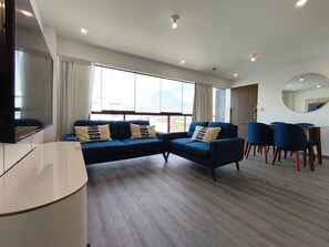 Living area - Modern 3 Bedroom 2B Family Apartment 7min from the Historic Center (Arequipa)