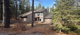 3-bedroom house in brilliant Black Butte ranch with cozy living spaces