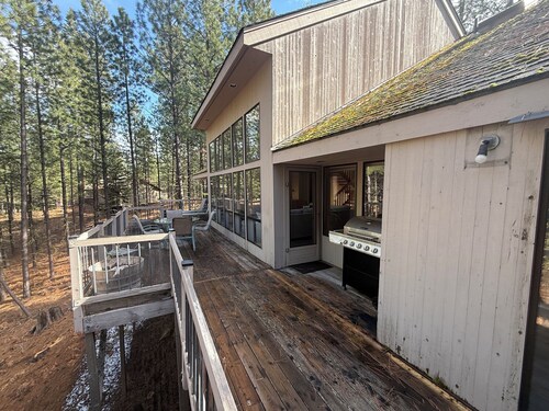 3-bedroom house in brilliant Black Butte ranch with cozy living spaces