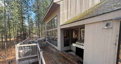 3-bedroom house in brilliant Black Butte ranch with cozy living spaces