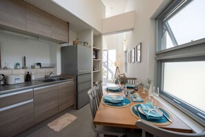 Fridge, microwave, stovetop, cookware/dishes/utensils