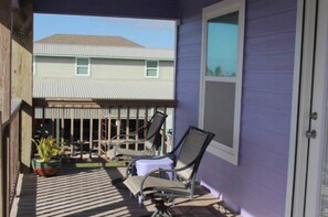 Property grounds - Cute cottage with 3 bedrooms, fully furnished (Sargent)
