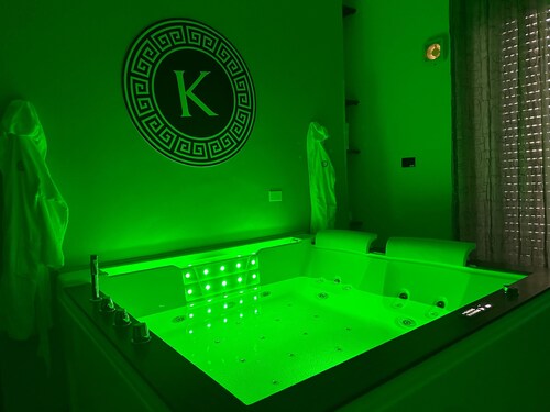 Kosmosuite with sauna and whirlpool in the room