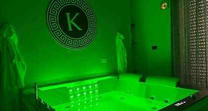 Kosmosuite with sauna and whirlpool in the room