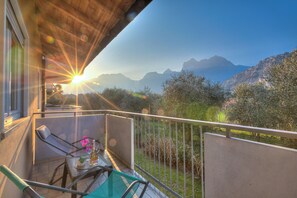 Property grounds - Agritur Laura - L'angolo dei Fiori 4, Torbole sul Garda, Italy (Torbole sul Garda)