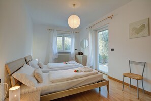 2 bedrooms, free WiFi, bed sheets - Agritur Laura - L'angolo dei Fiori 4, Torbole sul Garda, Italy (Torbole sul Garda)