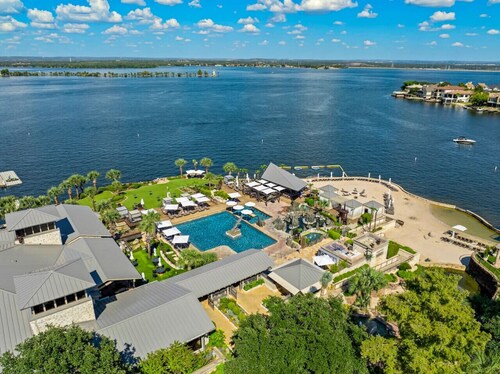 Lakeside Resort-Style Condo | Pool + Hot Tub | HSB