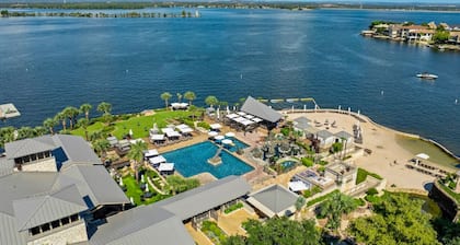 Lakeside Resort-Style Condo | Pool + Hot Tub | HSB