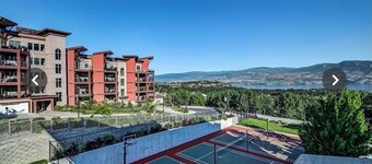Modern 1-bedroom resort condo with AC in beautiful West Kelowna