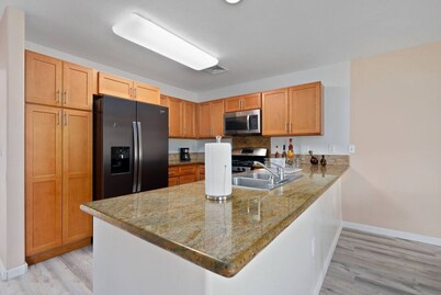 Modern Island Home - W/D, Workspace, A/C