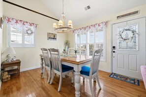 Dining - Family Traditions - Classic 3BR w/ Heated Pool (Walk to Beach) (North Myrtle Beach)