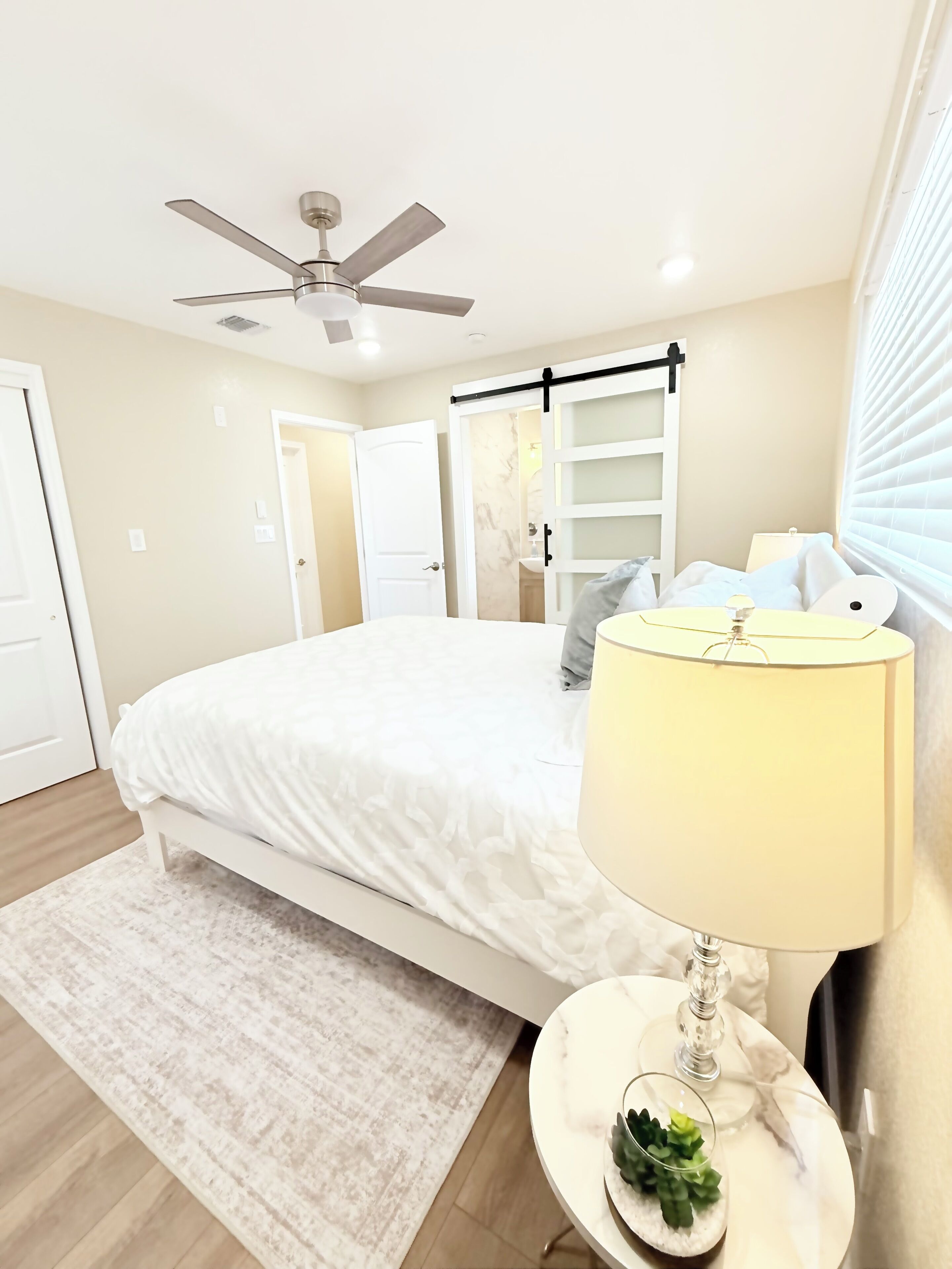 3 bedrooms, iron/ironing board, WiFi, bed sheets