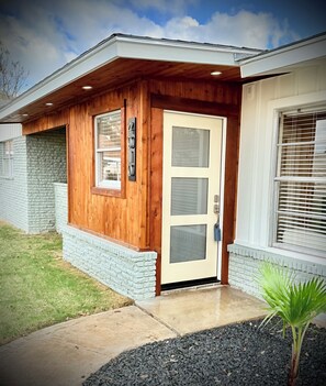 Exterior detail - 3-bedroom, 2 living,1 office house in awesome NW San Antonio near Medical Center (San Antonio)