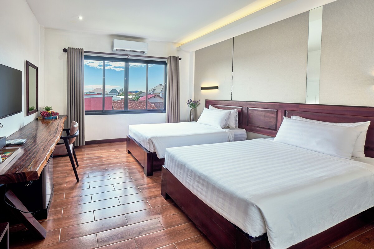 Classic Twin Room, Garden View | Desk, WiFi (free), bed sheets