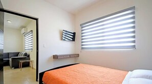 3 slaapkamers, een strijkplank/strijkijzer, wifi, beddengoed