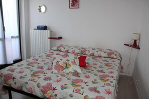 Room - Lovely one-bedroom apartment near the sea, with wifi (Marcelli)