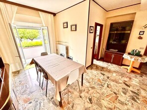 Interior - Comfortable apartment with private courtyard (Marcelli)