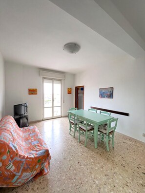 Interior - New three-room apartment near the sea (Marcelli)