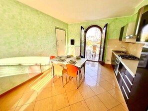 Private kitchen - New three-room apartment 100 m from the sea and center (Marcelli)