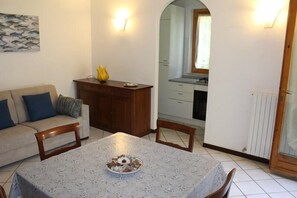 Interior - Lovely three-room apartment with garden in the center (Numana)