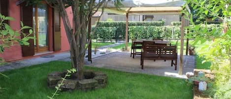 屋外ダイニングエリア