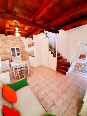 Living area - Delightful quaint downtown skyline (Numana)