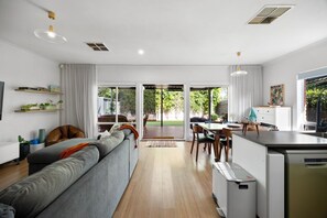 Interior - Bay Bound Retreat—Beach & City Life by the Airport (Brooklyn Park)