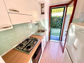 Private kitchen - Beautiful villa with sea view garden (Numana)