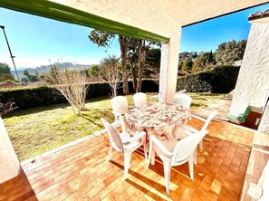 Outdoor dining - Beautiful villa with sea view garden (Numana)