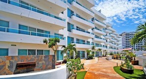 Exterior - Oceanview Balcony, BBQ Lounge, Near Malecon (La Paz)