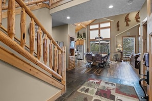 Interior - Elkhorn Lodge, 5 King Suites, Hot Tub, SHARC Passes & Game Room (Sunriver)