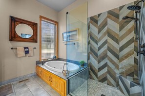 Hair dryer, towels - 7 King Suites, Golf Views, Bikes, Hot Tub & SHARC Passes (Sunriver)
